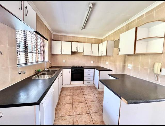 3 BEDROOM HOUSE FOR SALE IN LINCOLN MEADE